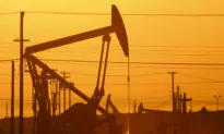 US Crude Oil Inventories See Surprising Buildup, Oil Price Drops More Than 6 Percent