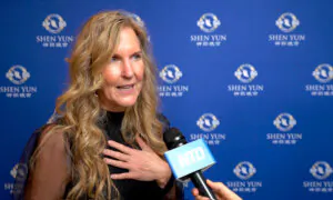 Theatergoer Says Shen Yun Is ‘Very Inspiring’