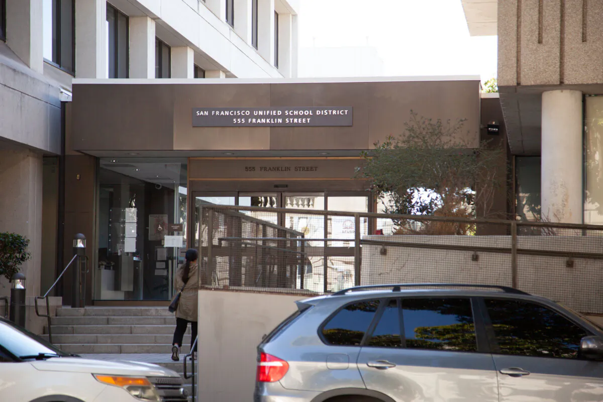 The San Francisco Unified School District administration building. (Lear Zhou/The Epoch Times)