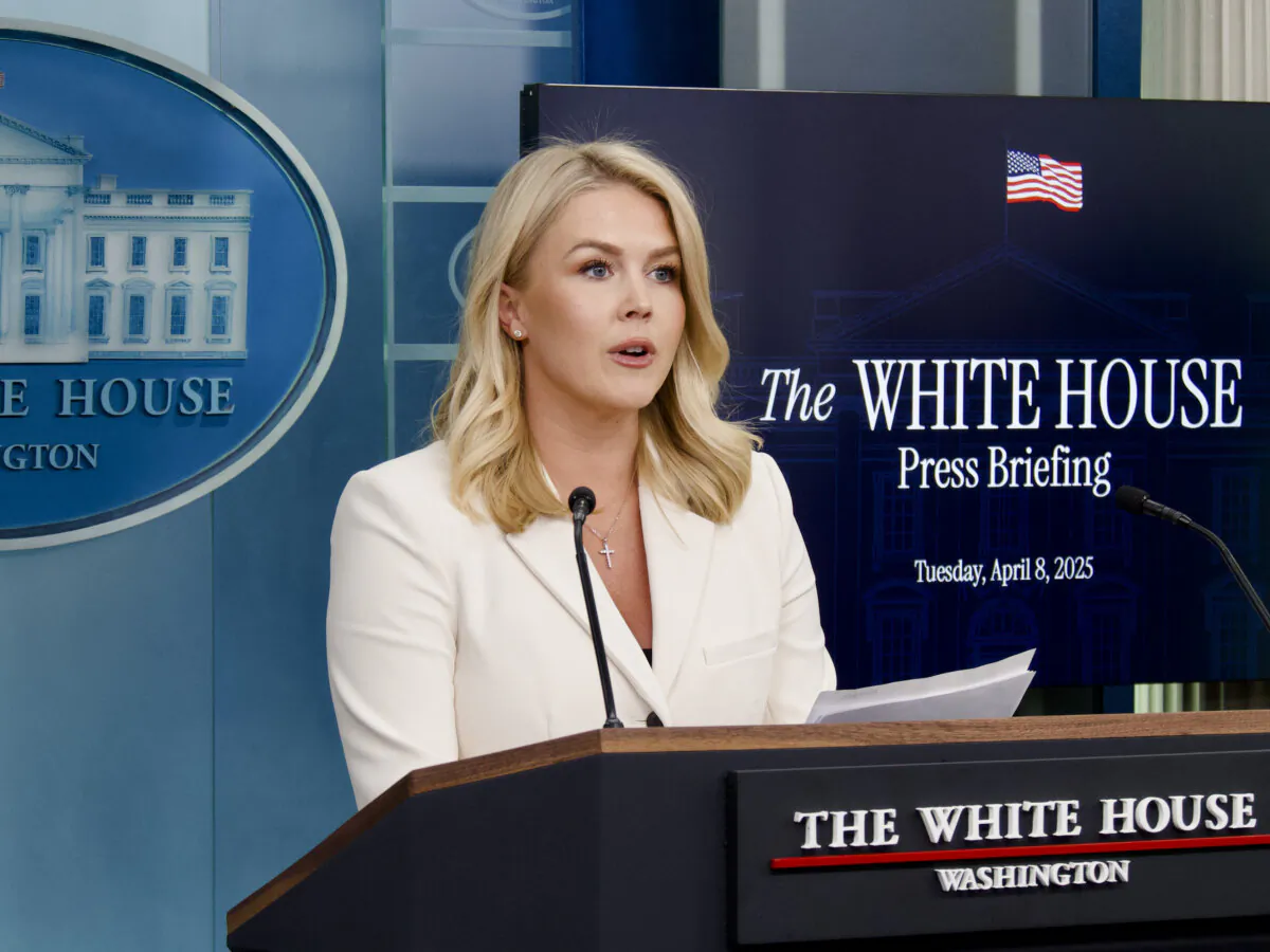 Press secretary Karoline Leavitt holds a press briefing at the White House on April 8, 2025. (Travis Gillmore/The Epoch Times)