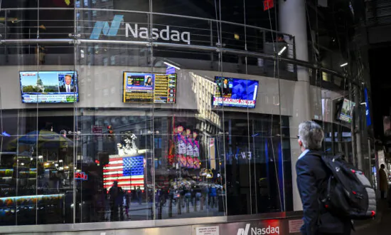 Global Chip Selloff, SpaceX Slump Hit Nasdaq