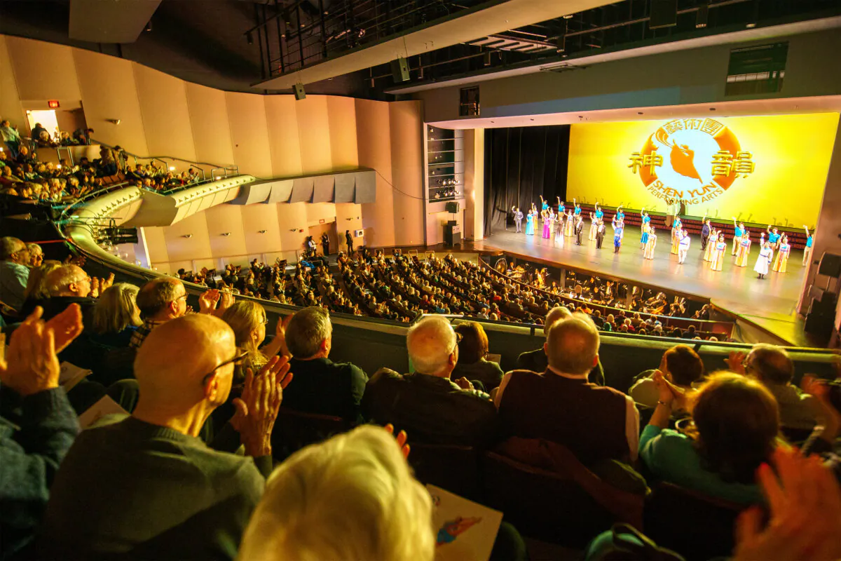 The curtain call after the performance of Shen Yun Performing Arts at Center for Performing Arts at Governors State University on April 10, 2025. (Hu Chen/The Epoch Times)