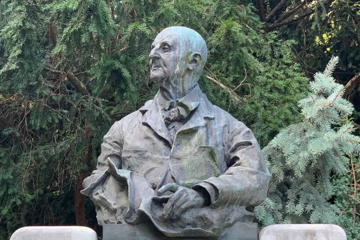 A monument in Vienna to Anton Bruckner displays a statue of the man responsible for transformative sacred music. (Public Domain)