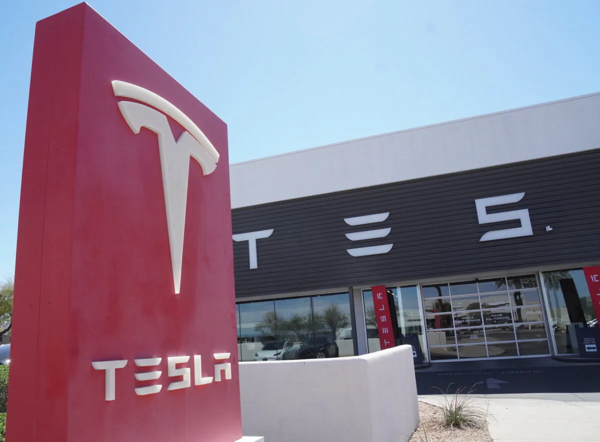 A Tesla showroom in Tempe, Ariz., on March 22, 2025. (Allan Stein/The Epoch Times)