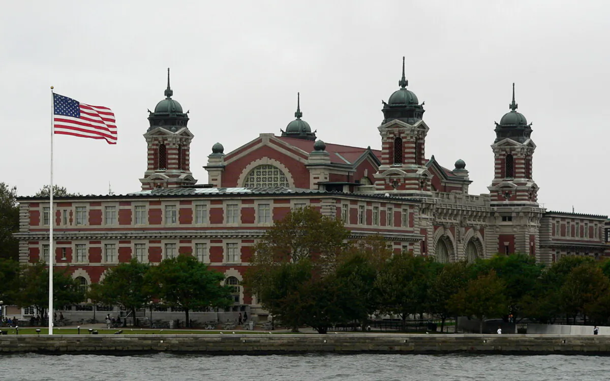 Ellis Island as seen from the Circle Line Ferry from Battery Park to Liberty Island, New York City, on Oct. 7, 2005. (Ken Thomas/KenThomas.us via Wikimedia Commons, Public Domain)