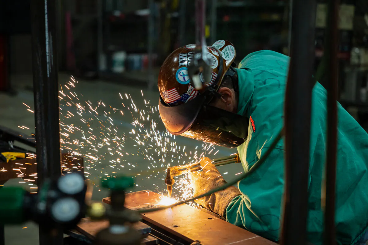 A steelworker on the job in Dayton, Ohio. (Megan Jelinger/AFP via Getty Images)