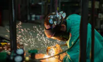 US Manufacturing Output, Hiring Rise to Multi-Month Highs