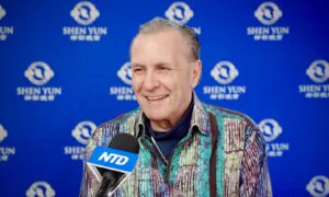 Former Olympic Trainer Amazed at the Perfection of Shen Yun Dancers’ Movements