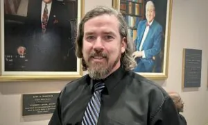 Architect so Impressed He Brings His Children to See Shen Yun Again