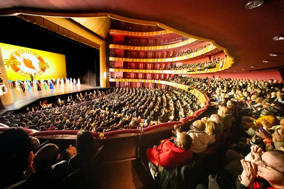 The Shen Yun Performing Arts audience at curtain call at the David H. Koch Theater at Lincoln Center in New York City on April 2, 2025. (Larry Dye/The Epoch Times)