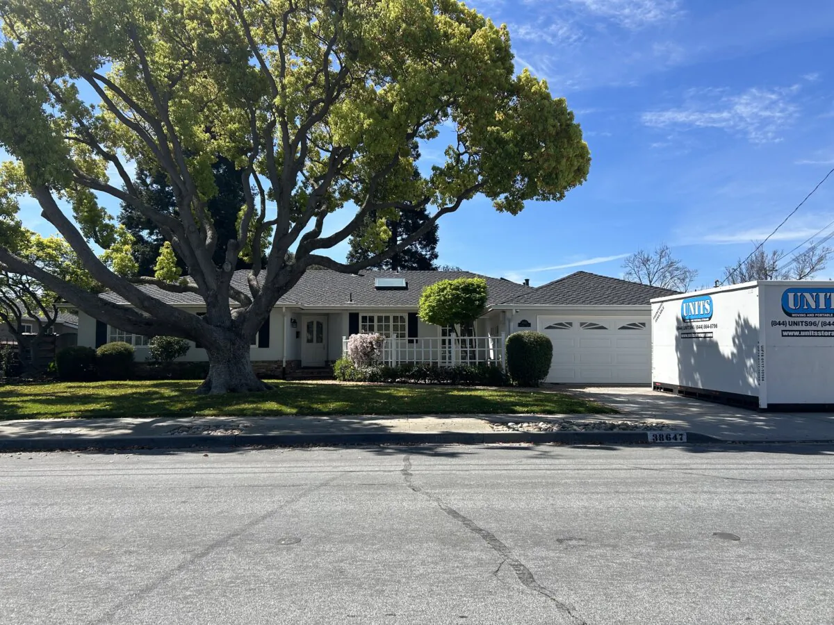 A house in Fremont, Calif., on March 25, 2025, that sold for $2.5 million on March 21, after being listed on Zillow for 10 days. (Dylan Morgan/The Epoch Times)