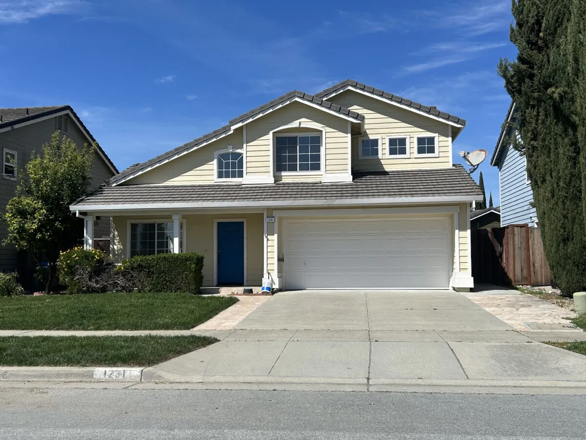 A house in San Jose, Calif., on March 25, 2025, that sold for $1.9 million on Feb. 28, after being listed on Zillow for 16 days. (Dylan Morgan/The Epoch Times)