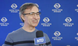 Music Teacher Calls Shen Yun an ‘Exemplary Organization’