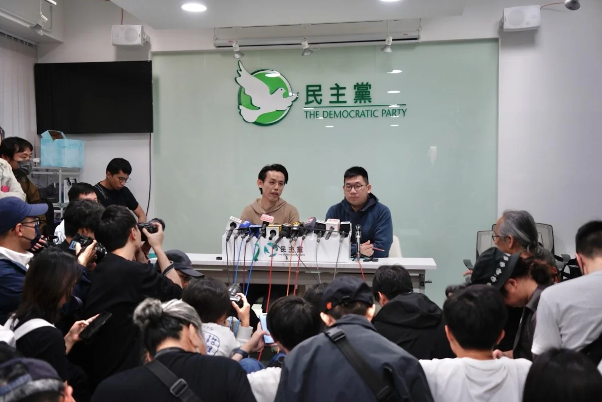 The Democratic Party held an extraordinary general meeting on April 13 and authorized its Executive Committee to follow up the dissolution motion. (Kiri Choy/ The Epoch Times)