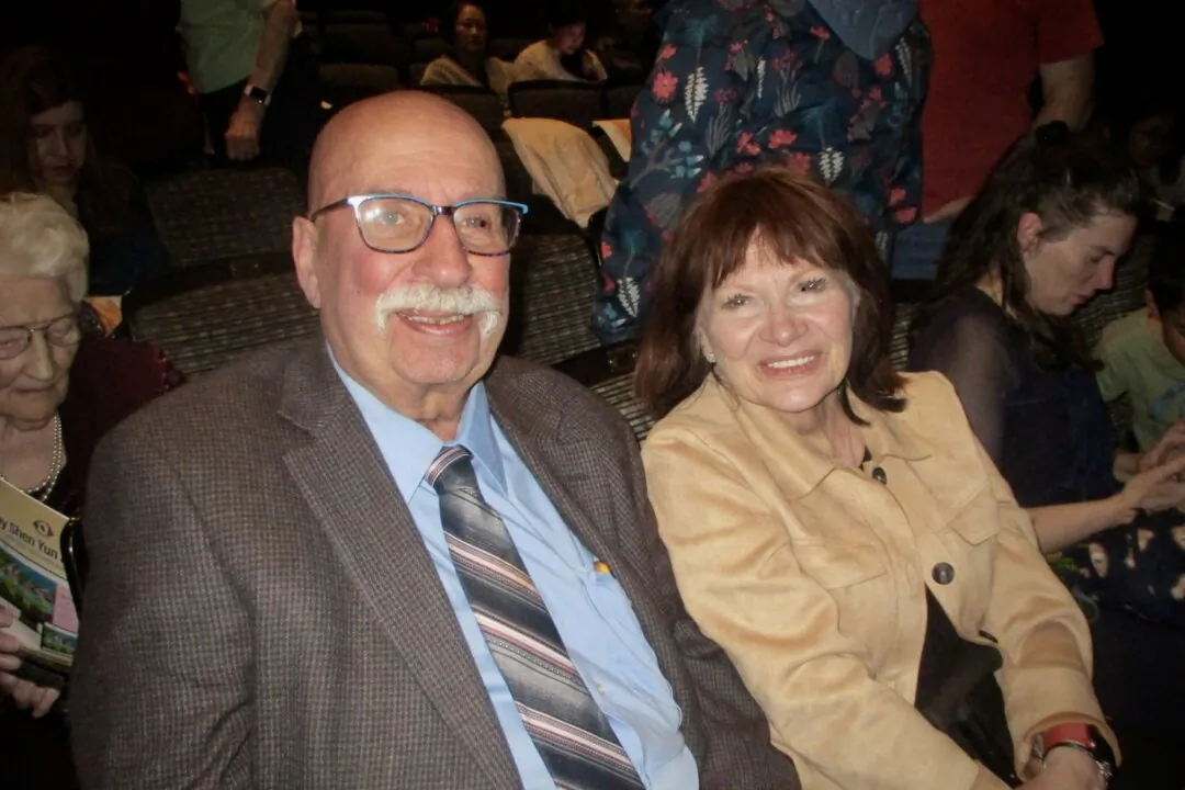 Ernie Rawlyck and Carol Rawlyck at the Shen Yun Performing Arts performance at Southern Alberta Jubilee Auditorium on April 15, 2025. (Maple Lynn/The Epoch Times)