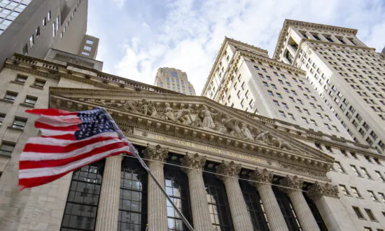 Dow Jones Drops 500 Points, Oil Surges 8 Percent at Opening Bell