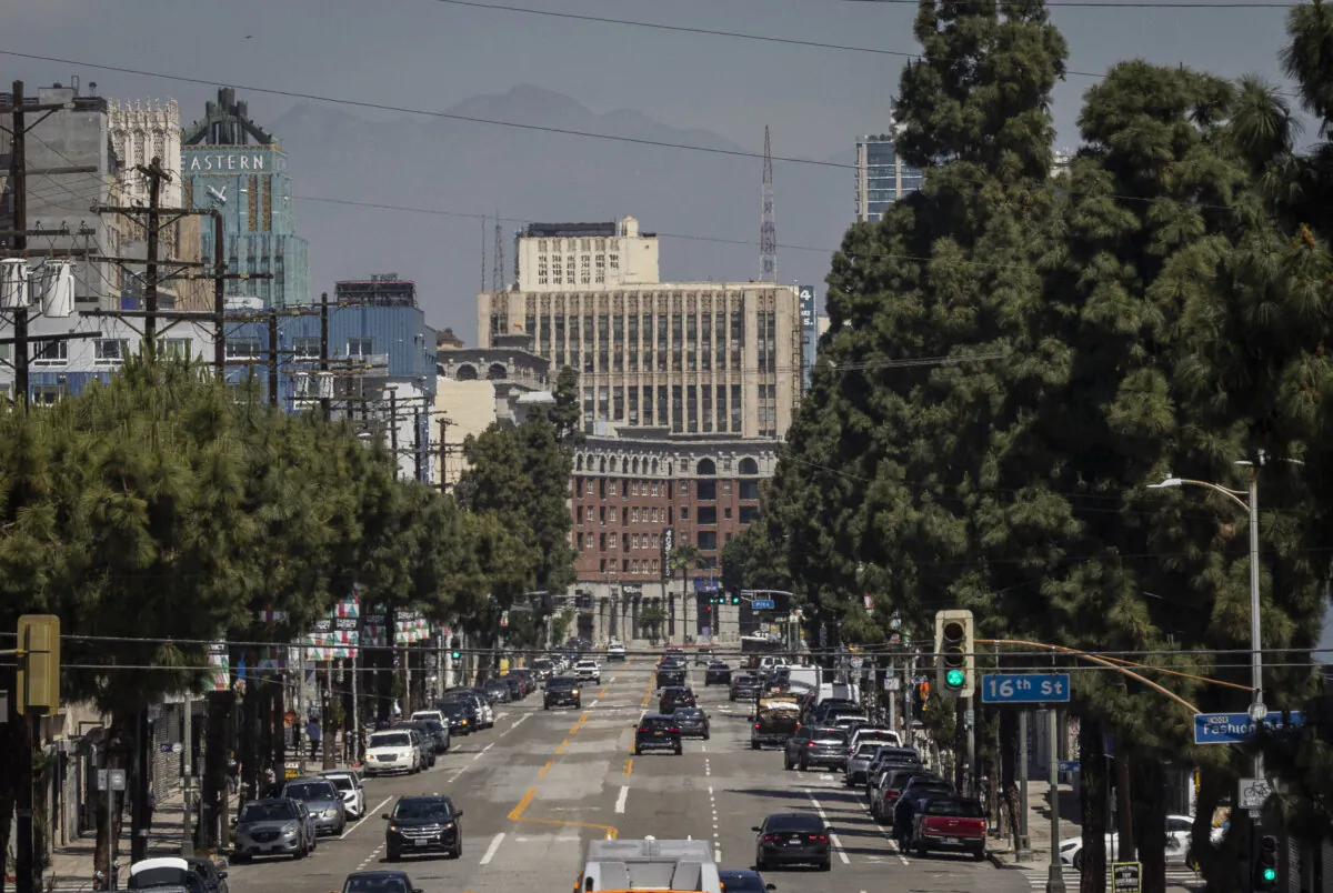 Los Angeles commuters on April 11, 2025. (John Fredricks/The Epoch Times)