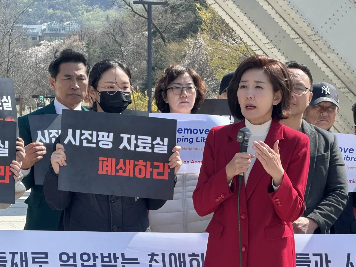 People Power Party lawmaker Na Kyung-won (R) speaks in support of the student group Truth Forum at a press conference held at Seoul National University in South Korea on April 15, 2025. (Hyangmae Jung/The Epoch Times)