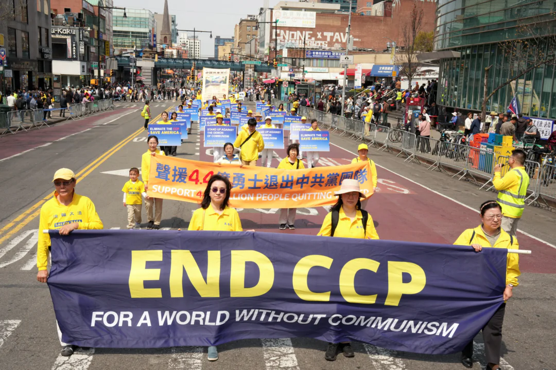 US Lawmaker Honors Chinese Movement to Quit Communist Party