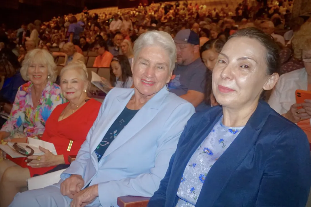 Lenore Taylor and friends attended Shen Yun Performing Arts the North Charleston Performing Arts Center on April 19, 2025. (Yeawen Hung/The Epoch Times)