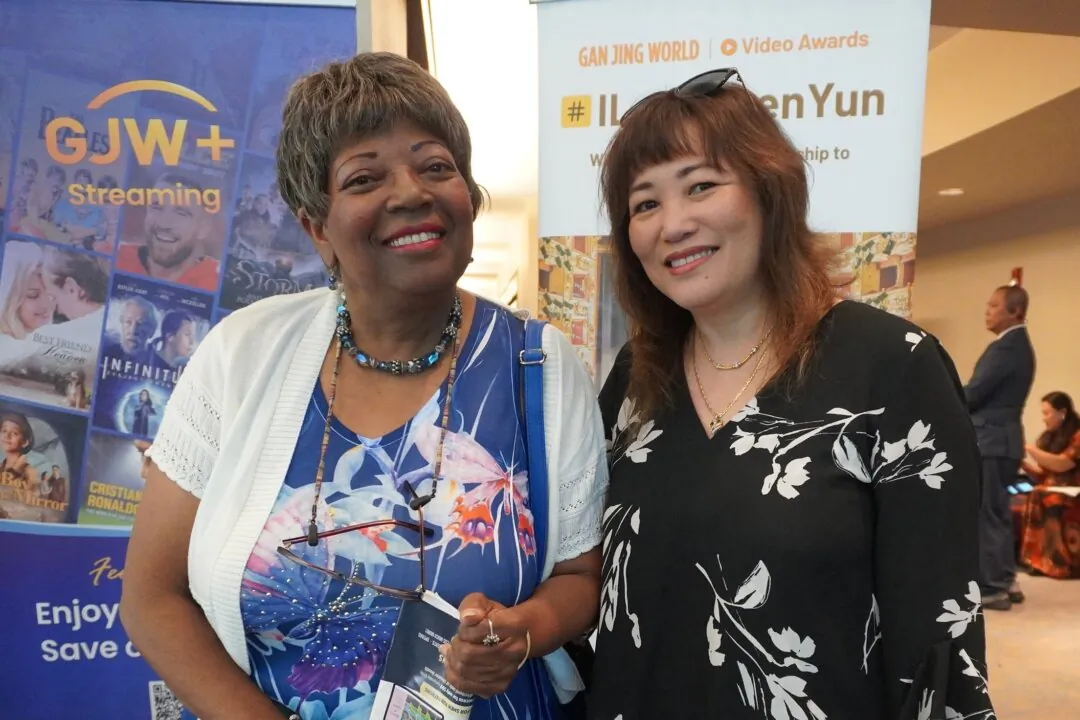 Noela Sharo and Paulette Lewis attend Shen Yun Performing Arts at the North Charleston Performing Arts Center in S.C. on April 19, 2025. (Yeawen Hung/The Epoch Times)