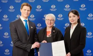 Shen Yun’s Stories From Chinese Culture Resonate with Ontario’s Lieutenant Governor