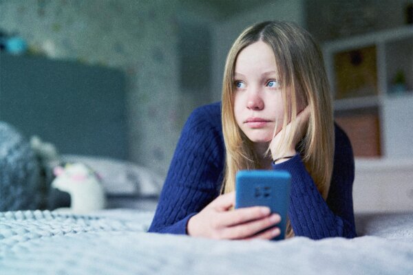Teens Scroll for Hours, but Real Connection Eludes Them