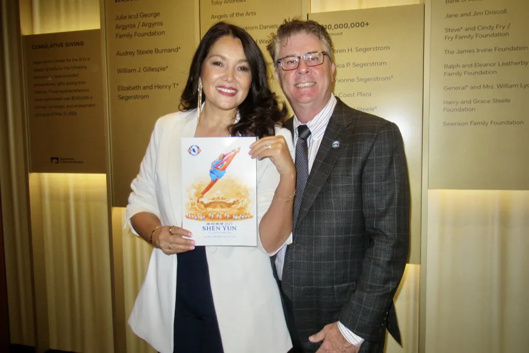 Mr. and Mrs. Buley enjoyed Shen Yun at the Segerstrom Center for the Arts, on April 19, 2025. (NTD)