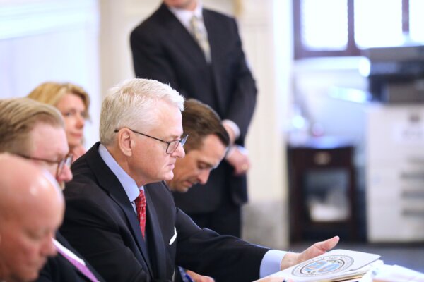 South Carolina Senate Votes 33–8 to Oust Treasurer