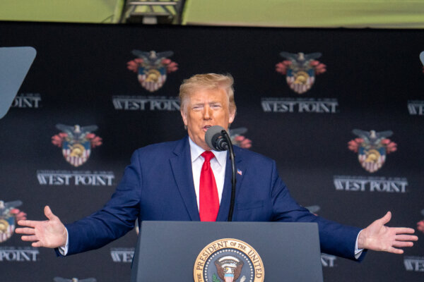 ▶ Trump Delivers Commencement Address at West Point