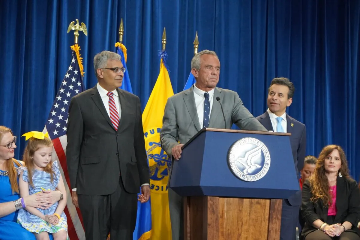 (L-R) National Institutes of Health Director Dr. Jay Bhattacharya, Secretary of Health and Human Services Robert F. Kennedy, Jr., and Food and Drug Administration Commissioner Dr. Martin Makary hold a press conference on the removal of artificial dyes from American food in Washington on April 22, 2025. (Nathan Worcester/The Epoch Times)