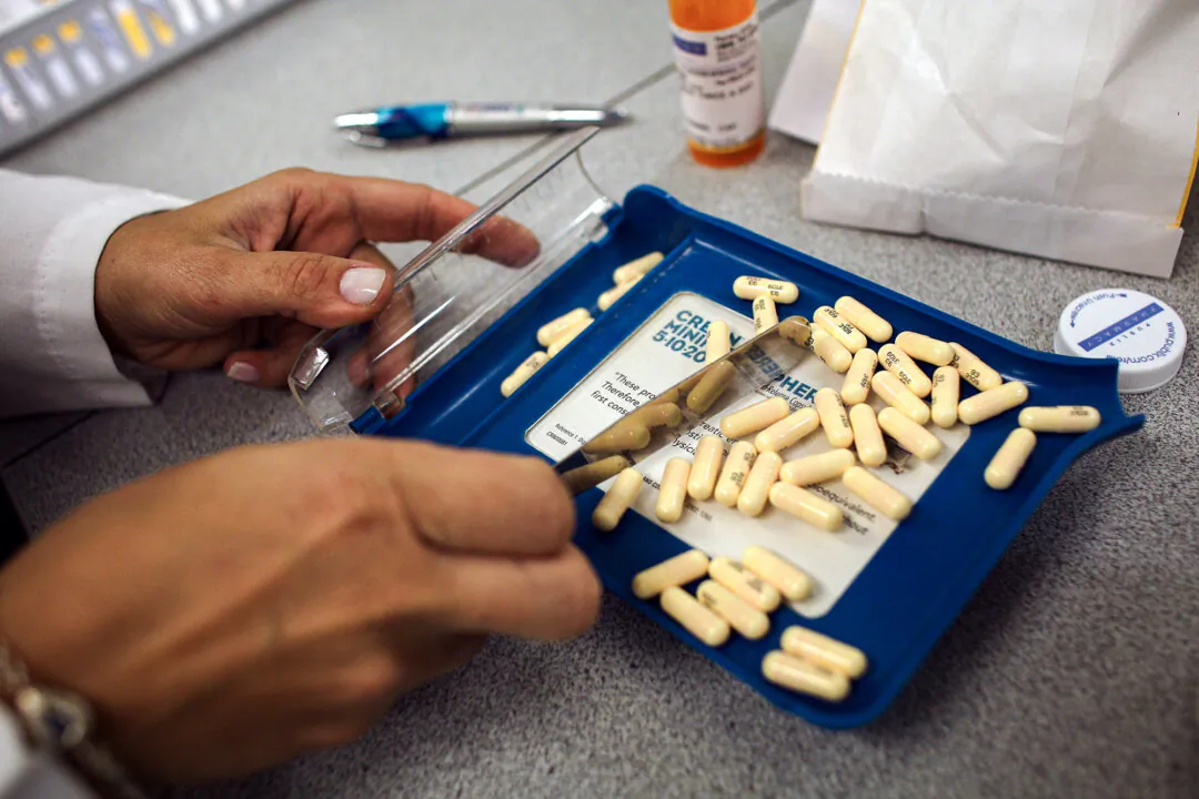 Commonly Used Antibiotic Poses Acute Respiratory Failure Risk for Adolescents: Study