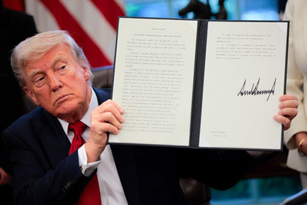 Trump Signs Orders Ending DEI in University Accreditation, Requiring Foreign Gift Disclosure