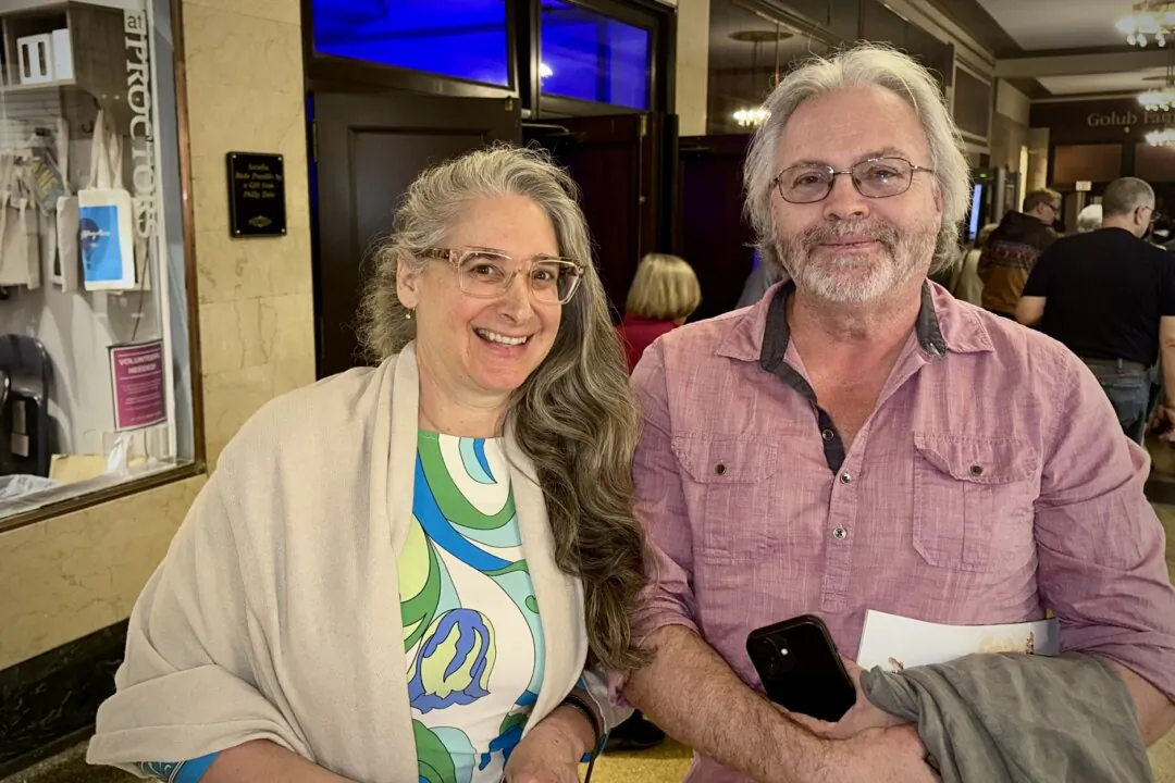 Dawn Meltzer (L) and John Ireland watched Shen Yun at Proctors Theater on April 23, 2025. (Weiyong Zhu/The Epoch Times)