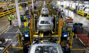 US Manufacturing Shows Signs of Improvement; First Terror Charges Against Alleged Gang Member | NTD Good Morning (Apr. 24)