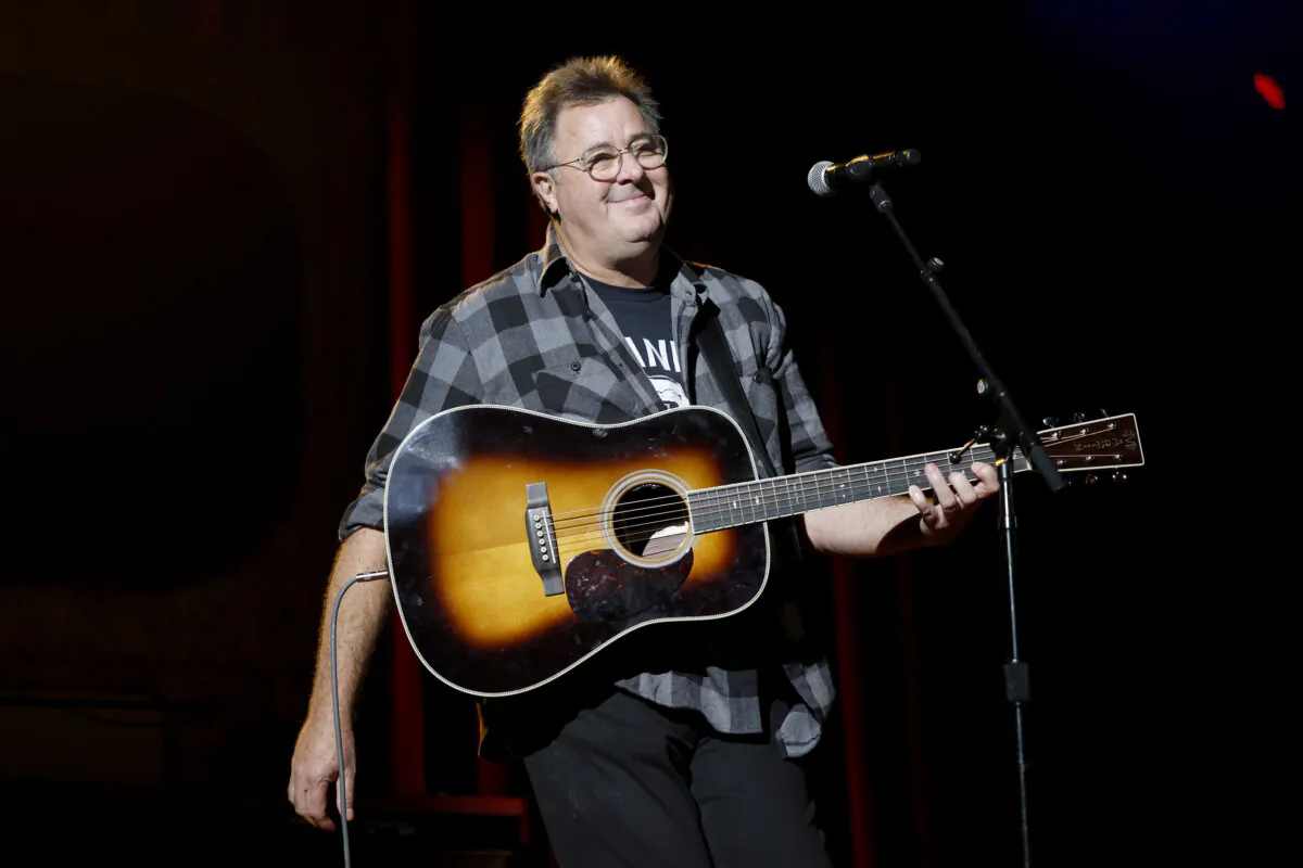 Country musician Vince Gill performing onstage at at Country Music Hall of Fame and Museum on Aug. 29, 2023 in Nashville. (Jason Kempin/Getty Images)