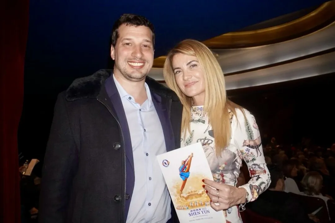 Yamil Santoro and Virginia Putignano enjoyed Shen Yun at the Teatro Ópera in Buenos Aires, Argentina, on April 23, 2025. (Mary Man/The Epoch Times)