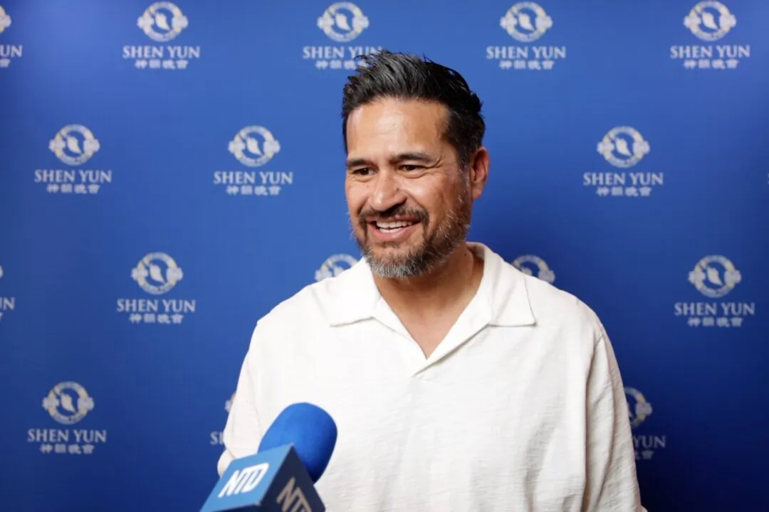 Aaron Watene at the Shen Yun Performing Arts performance at Fox Performing Arts Center on April 24, 2025. (NTD)