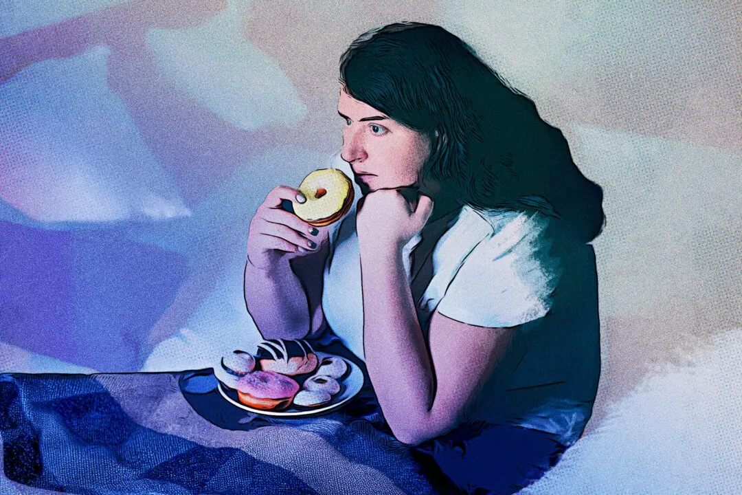 How Junk Food Leads to Junk Sleep