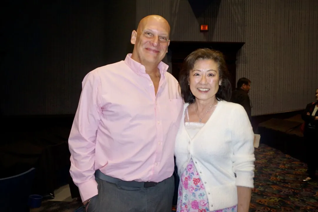 John Freson and Wanda Raymond enjoyed Shen Yun at the Rosemont Theatre in Rosemont, Illinois, on April 26, 2025. (Yeawen Hung/The Epoch Times)