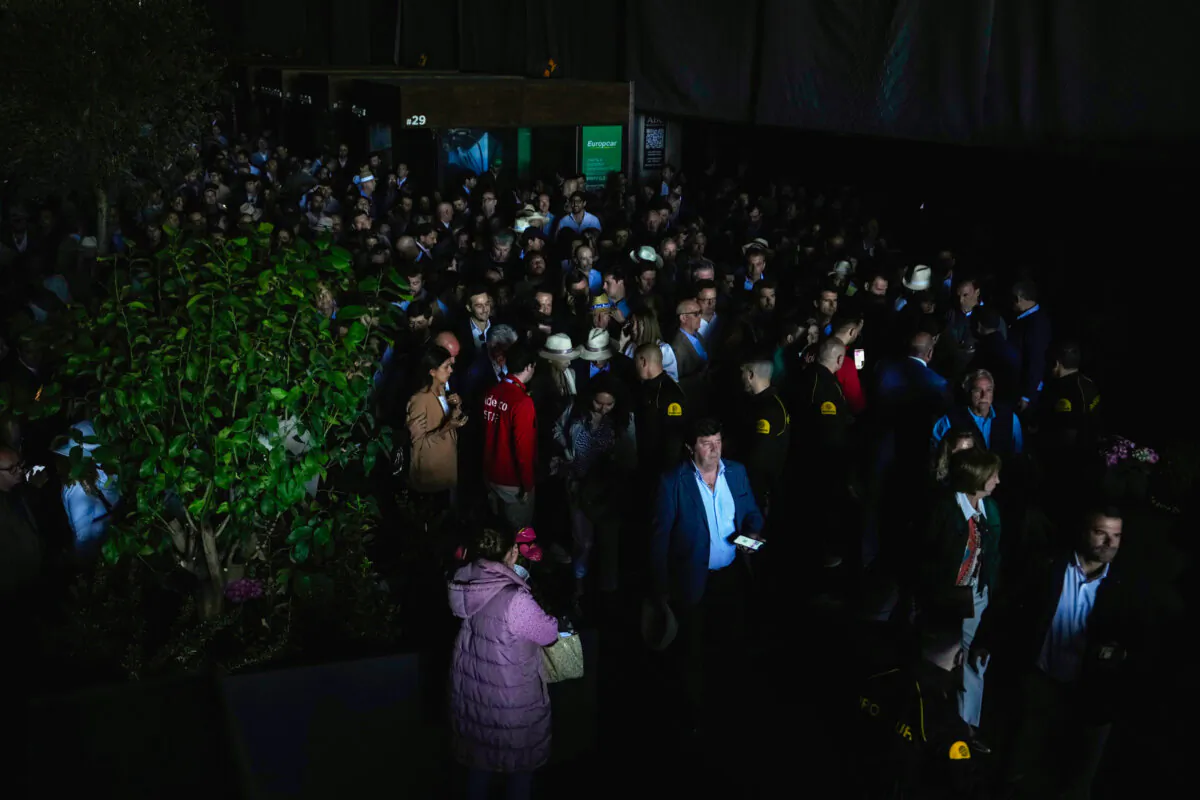 Spectators roam inside the Madrid Open tennis tournament venue during a general blackout in Madrid, Spain, on April 28, 2025. (AP Photo/Manu Fernandez)
