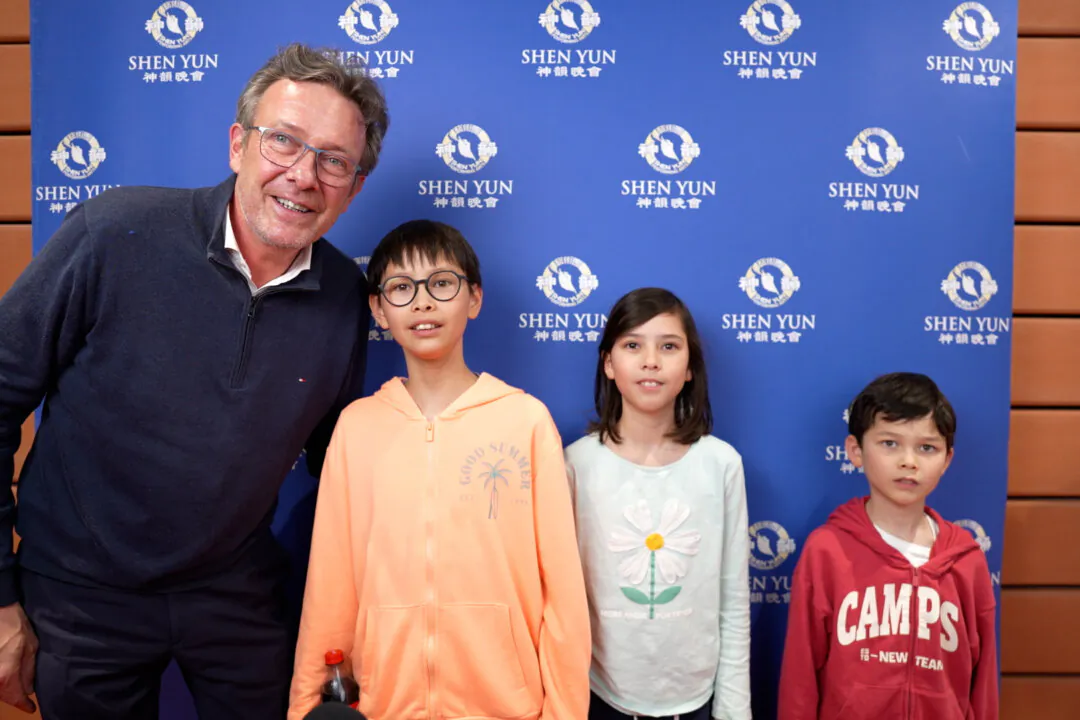 Philippe Leininger and his three children enjoyed Shen Yun at Lyon's Amphithéâtre 3000 on April 24, 2025. (NTD)