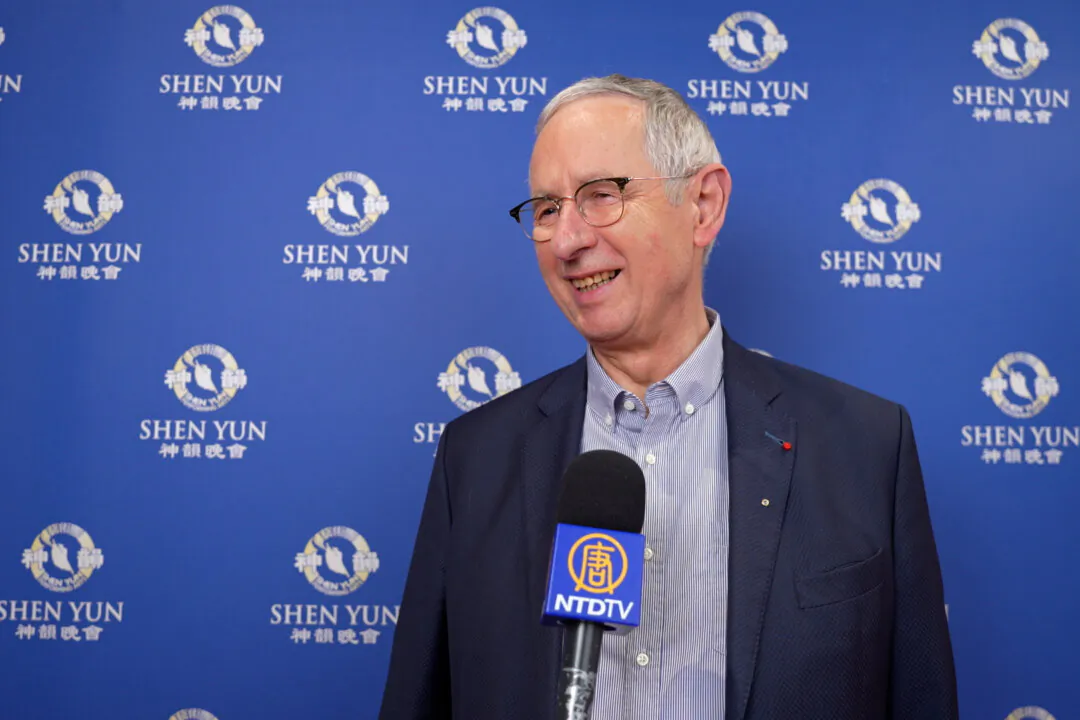 Michel Commun enjoyed Shen Yun at Lyon's Amphithéâtre 3000 on April 22, 2025. (NTD)