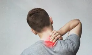 9 Neck Stretches That May Help Alleviate Insomnia, Dizziness, and High Blood Pressure