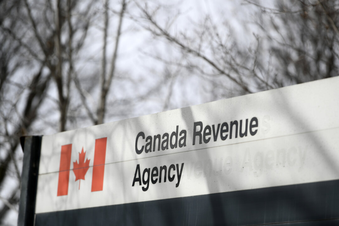 Canadians Sitting on $2 Billion in Uncashed Federal Cheques: Documents