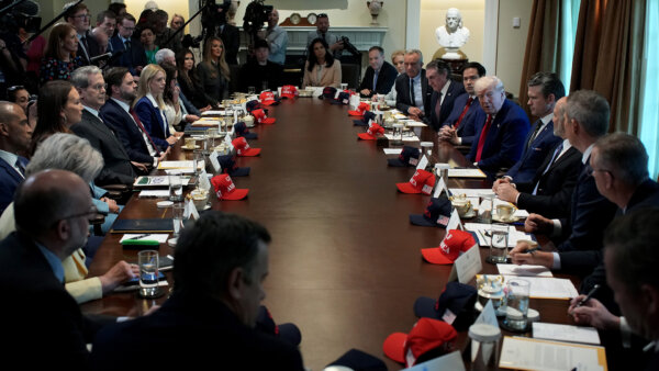 Trump Says ‘Be Patient’ as US Economy Contracts in Q1; Ukraine, US Expected to Sign Minerals Deal