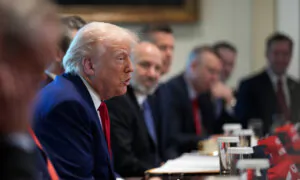 Trump Holds Cabinet Meeting to Mark 100 Days in Office; US Economy Shrinks in First Quarter