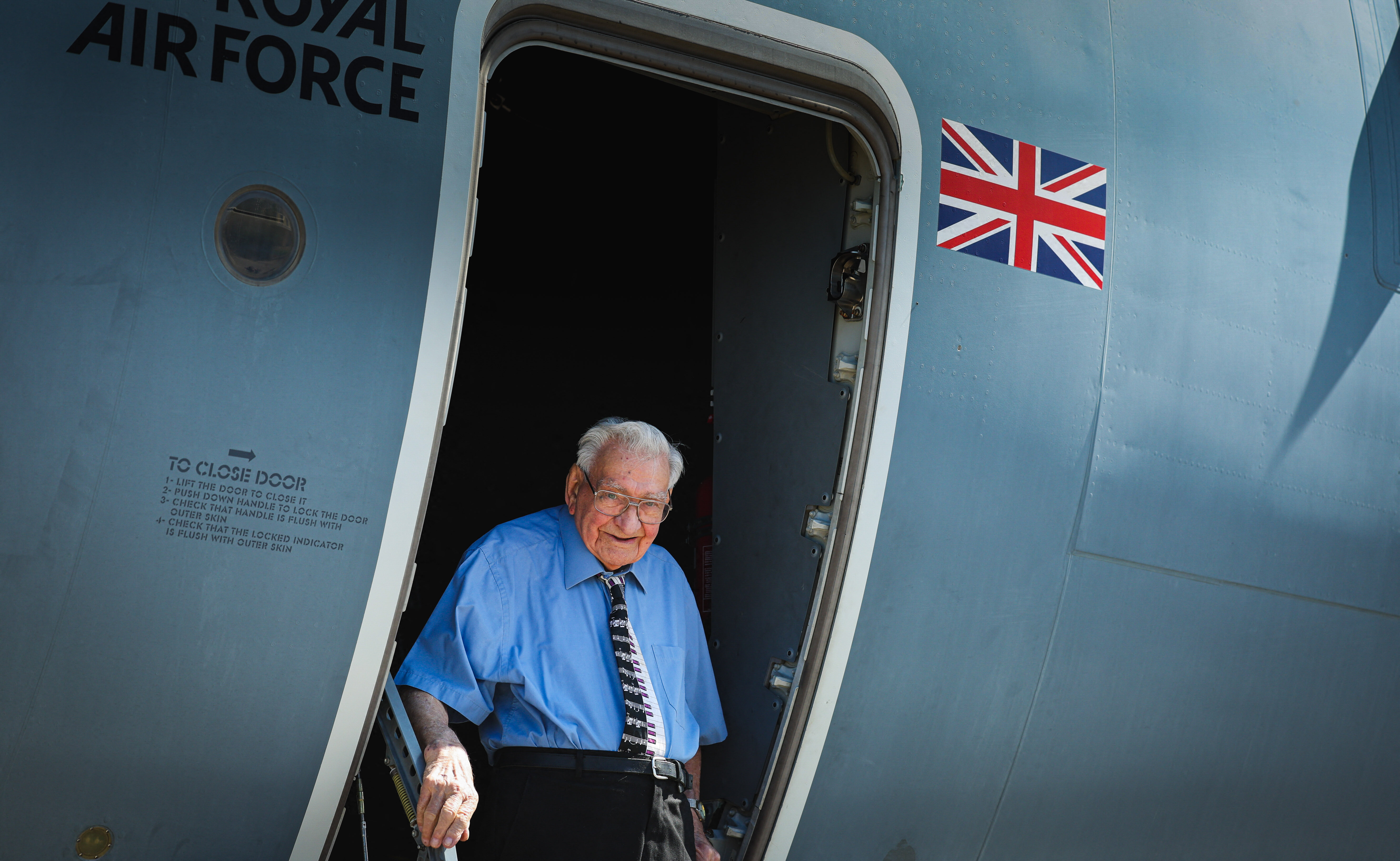 Day in Photos: 99-Year-Old Royal Air Force Veteran, Forest Fires in Israel, and Revamped Venus Grotto