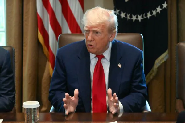Trump Defends Economic Record as U.S. GDP Shrinks 0.3% in Q1; Minerals Deal With Ukraine Nearing Finalization