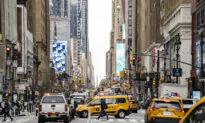 US Economy Contracts in 1st Quarter for First Time Since 2022